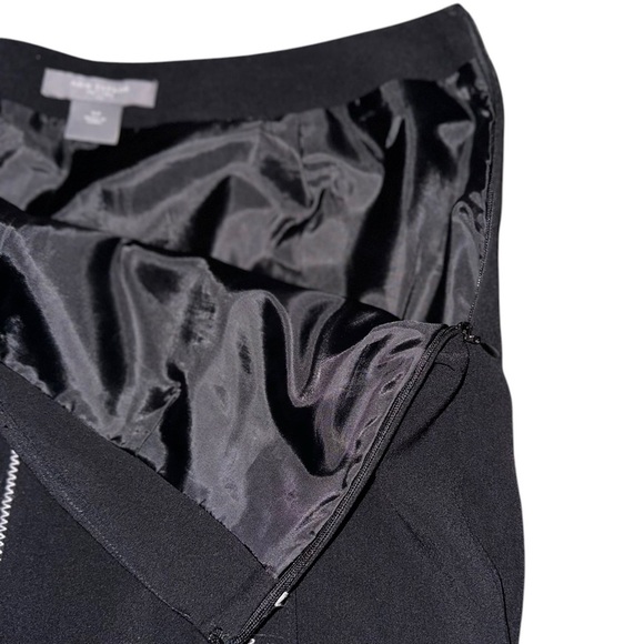 Ann Taylor | Women’s Lightweight Black/White Skirt - Size 4P - Picture 3 of 4
